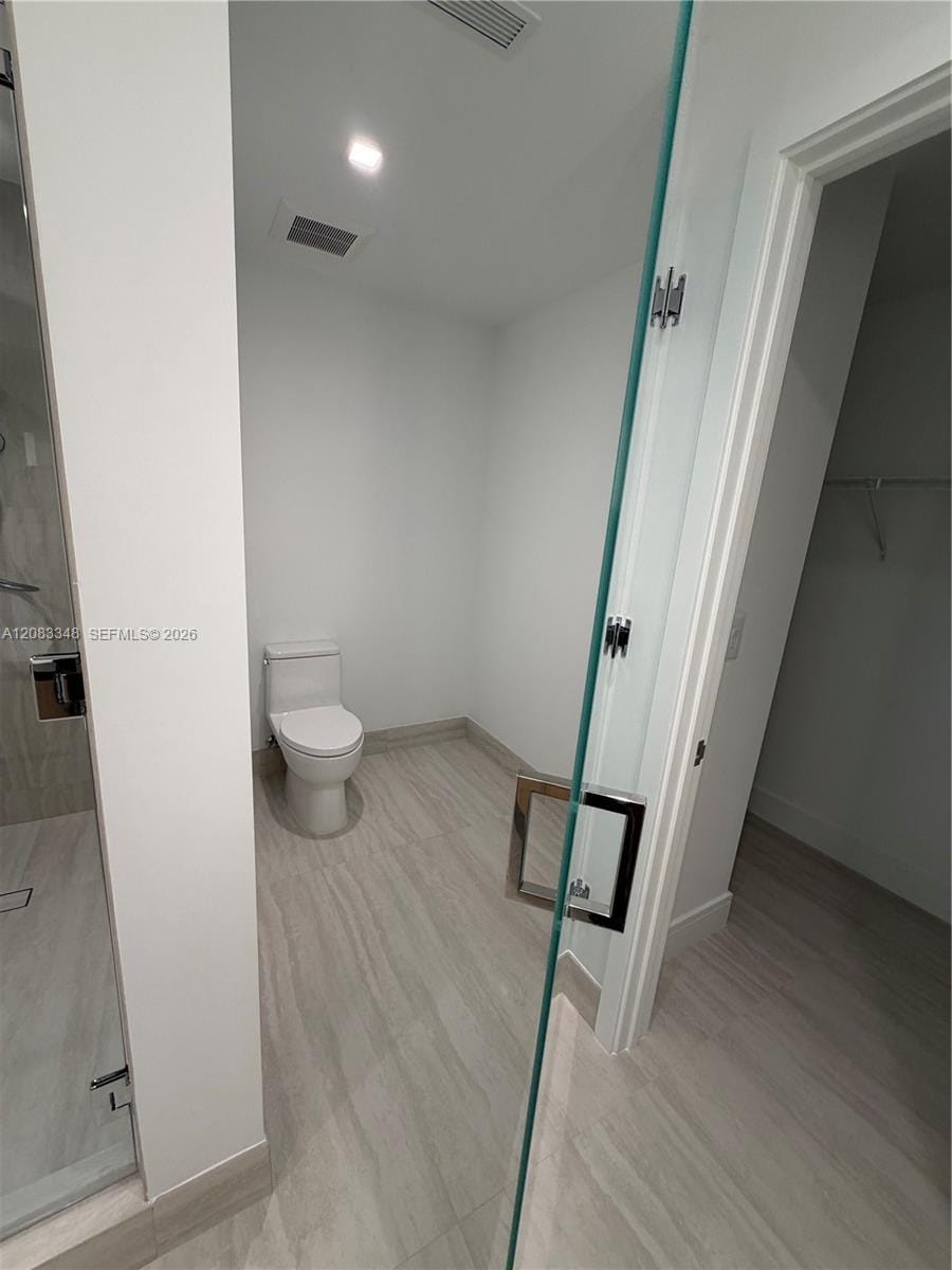 2411 Laguna Circle 2307, North Miami, FL 33181 photo 9