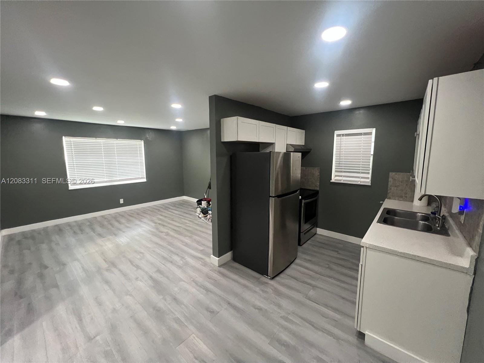 30 SE 4th Avenue 106, Hallandale Beach, FL 33009