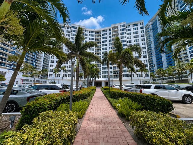 3505 S Ocean Drive 402, Hollywood, FL 33019