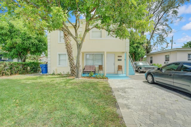 1225 W 10th Street, Riviera Beach, FL 33404