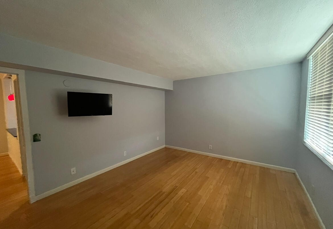 114 LAKE EMERALD Drive 401 — photo 11