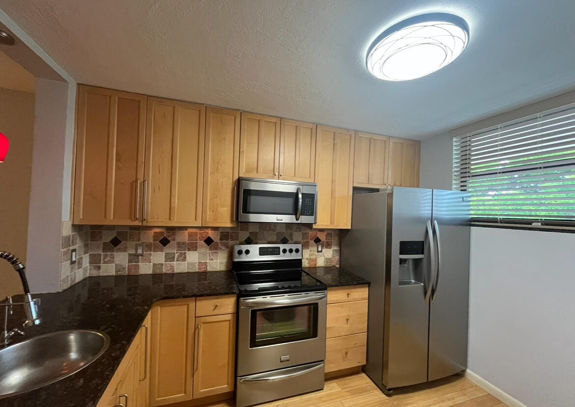114 LAKE EMERALD Drive 401 — photo 4