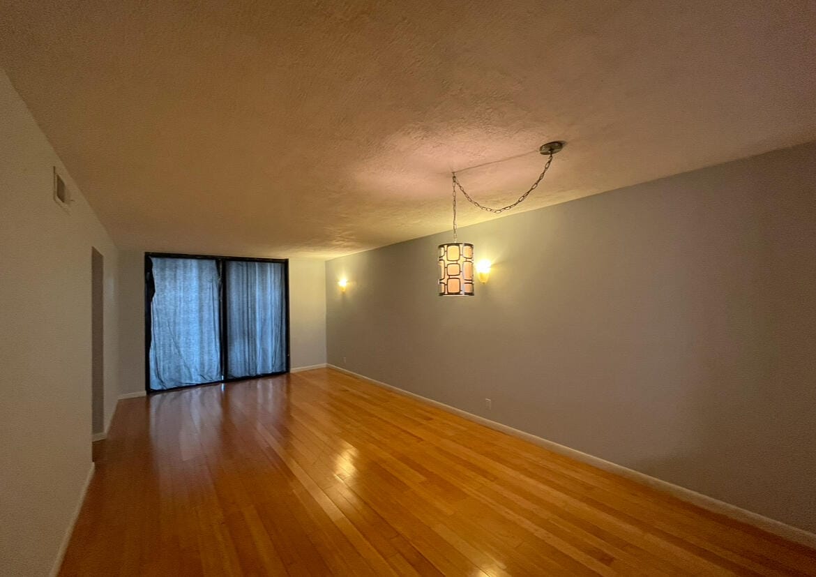 114 LAKE EMERALD Drive 401 — photo 6