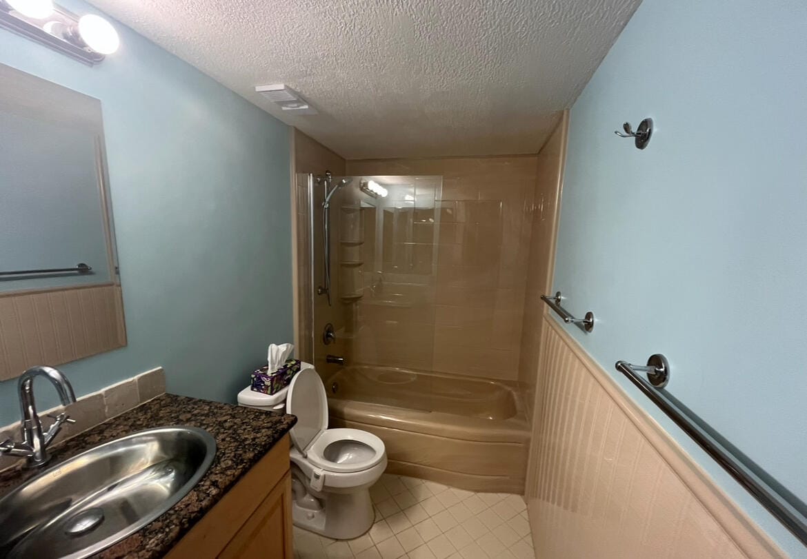 114 LAKE EMERALD Drive 401 — photo 10