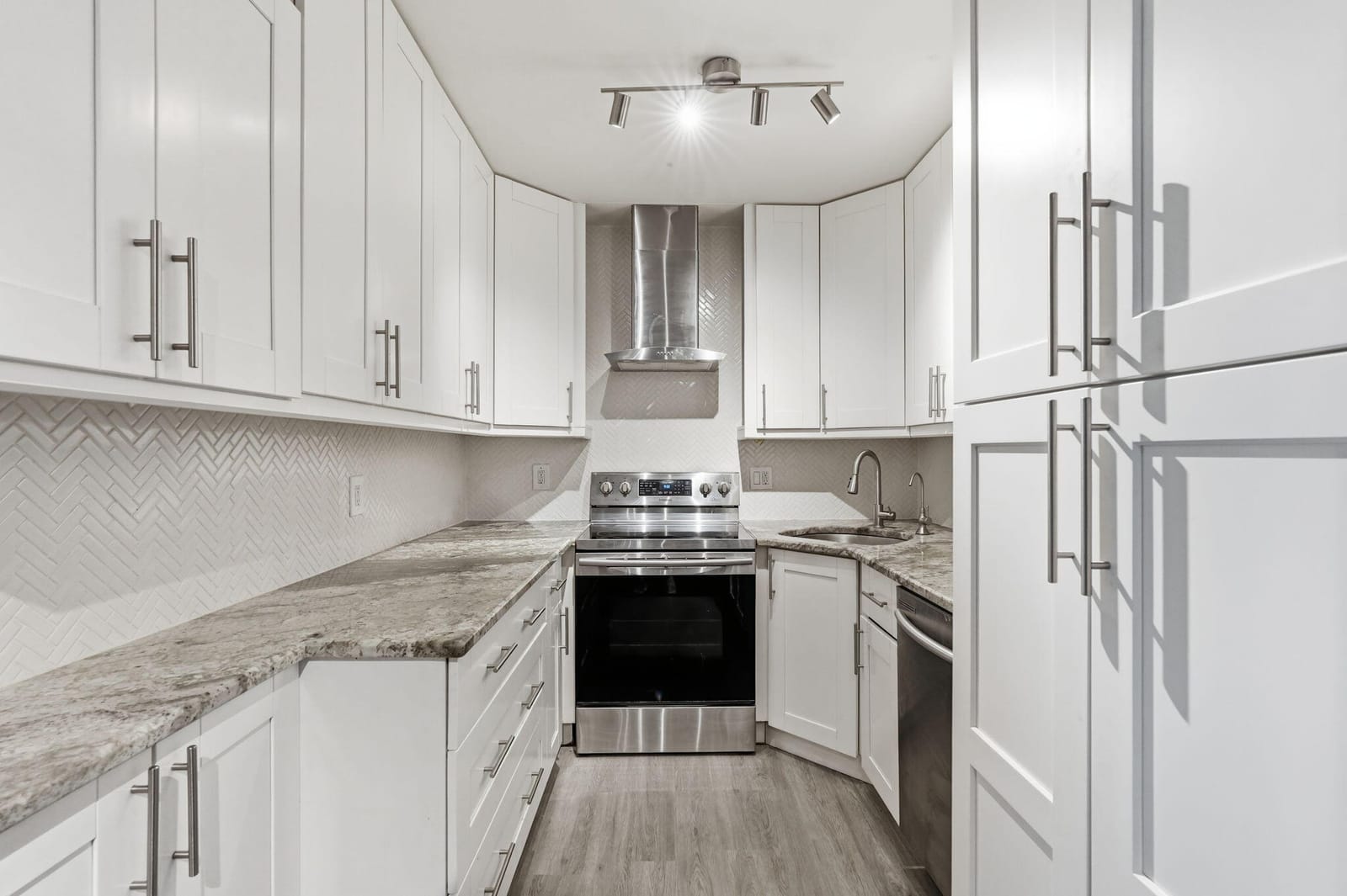 1104 GREEN PINE Boulevard G1 — photo 7