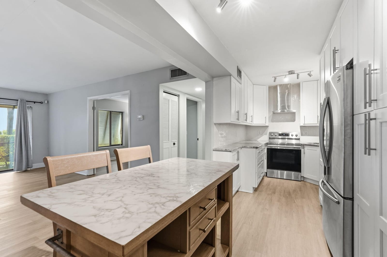 1104 GREEN PINE Boulevard G1 — photo 8