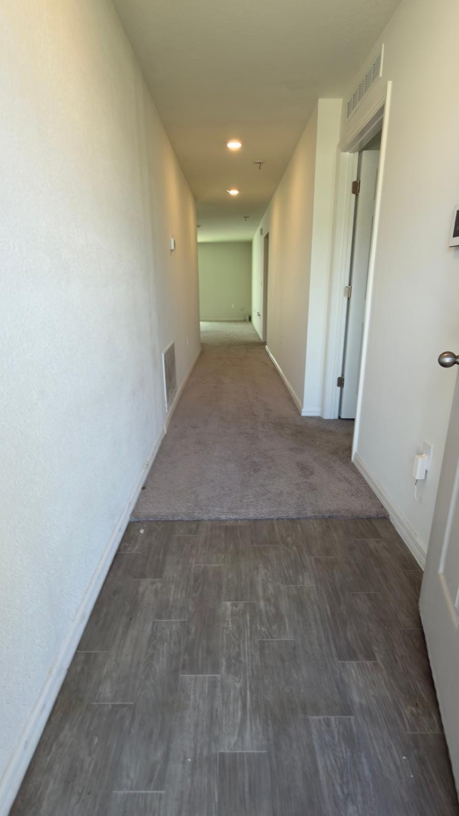 2507 SE CHARLESTON Drive — photo 3