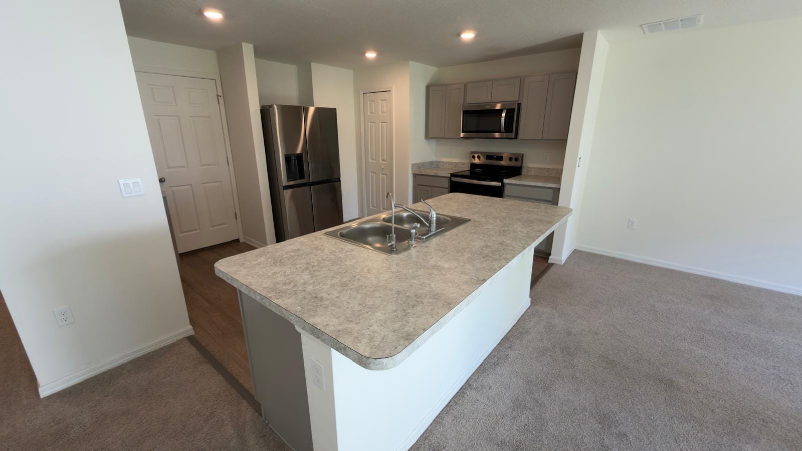 2507 SE CHARLESTON Drive — photo 4