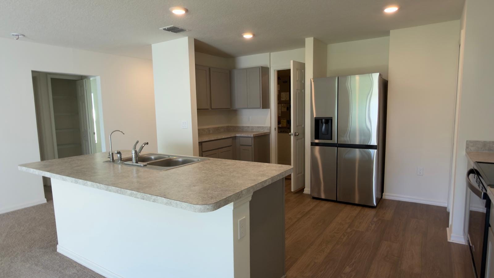 2507 SE CHARLESTON Drive — photo 5