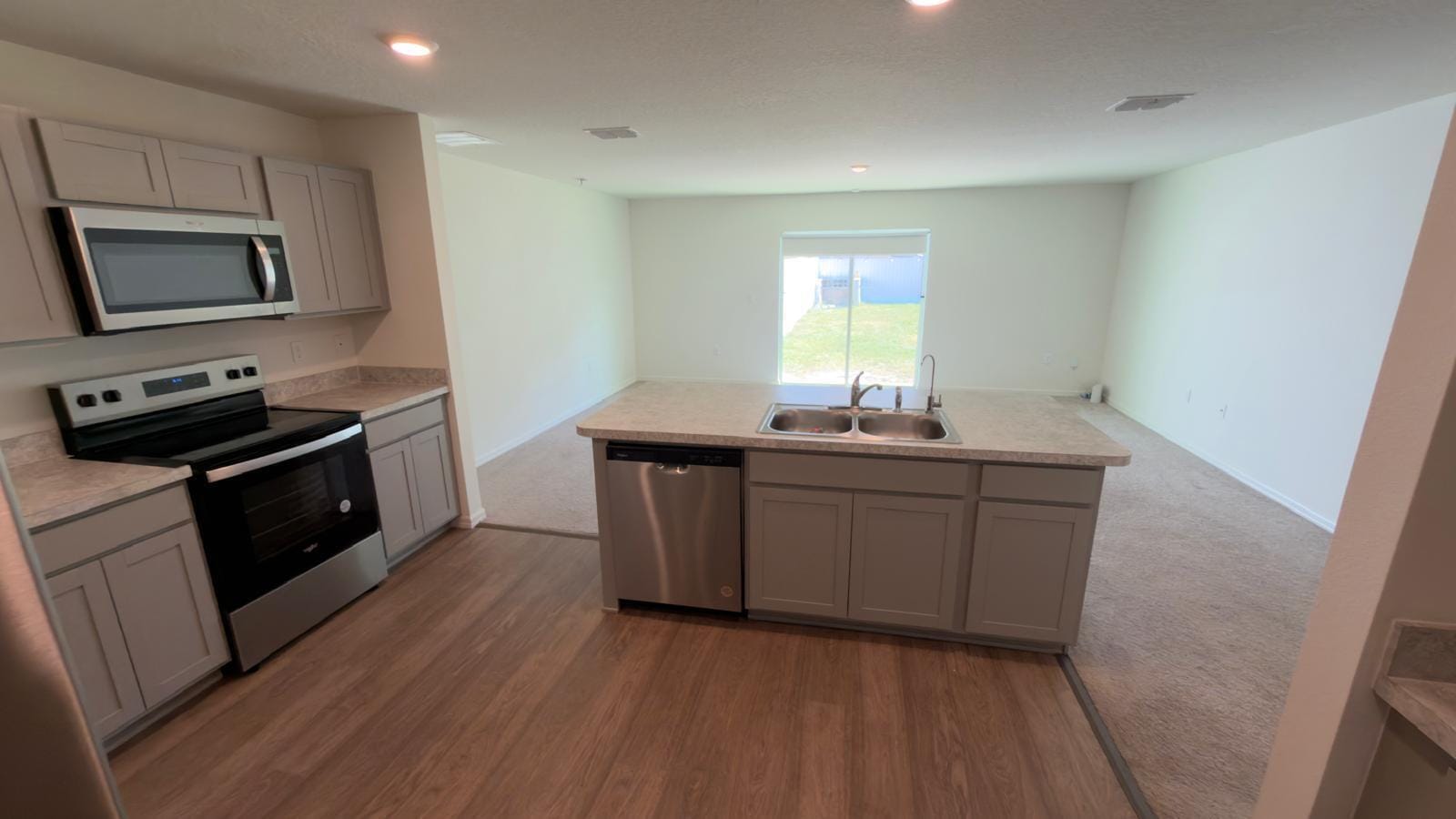2507 SE CHARLESTON Drive — photo 7