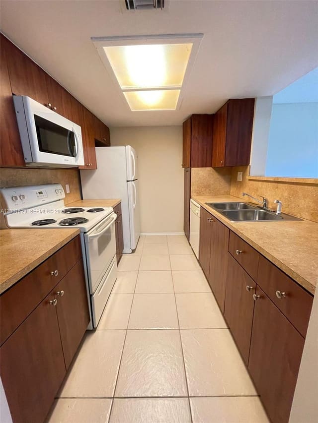 8432 Coral Lake Way 8432, Coral Springs, FL 33065