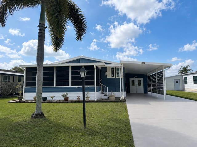 2502 SW VERSAILLES Terrace, Stuart, FL 34997
