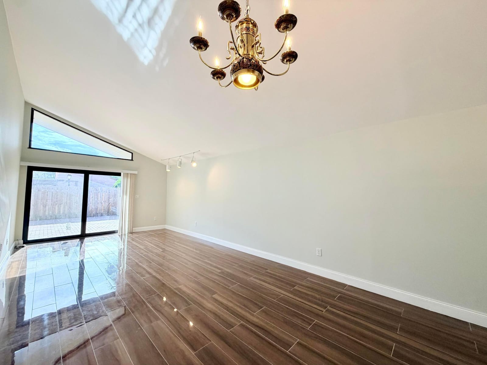 1720 NW 73rd Avenue — photo 3