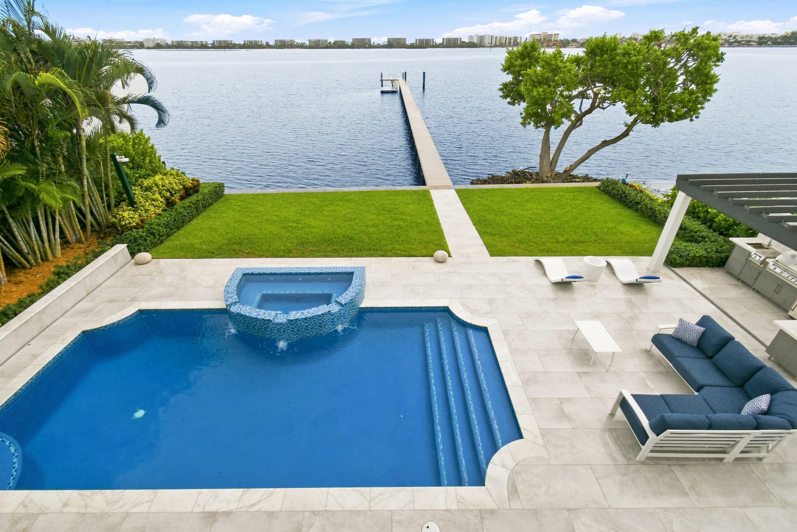 3 Lakeside Palms Court — photo 1