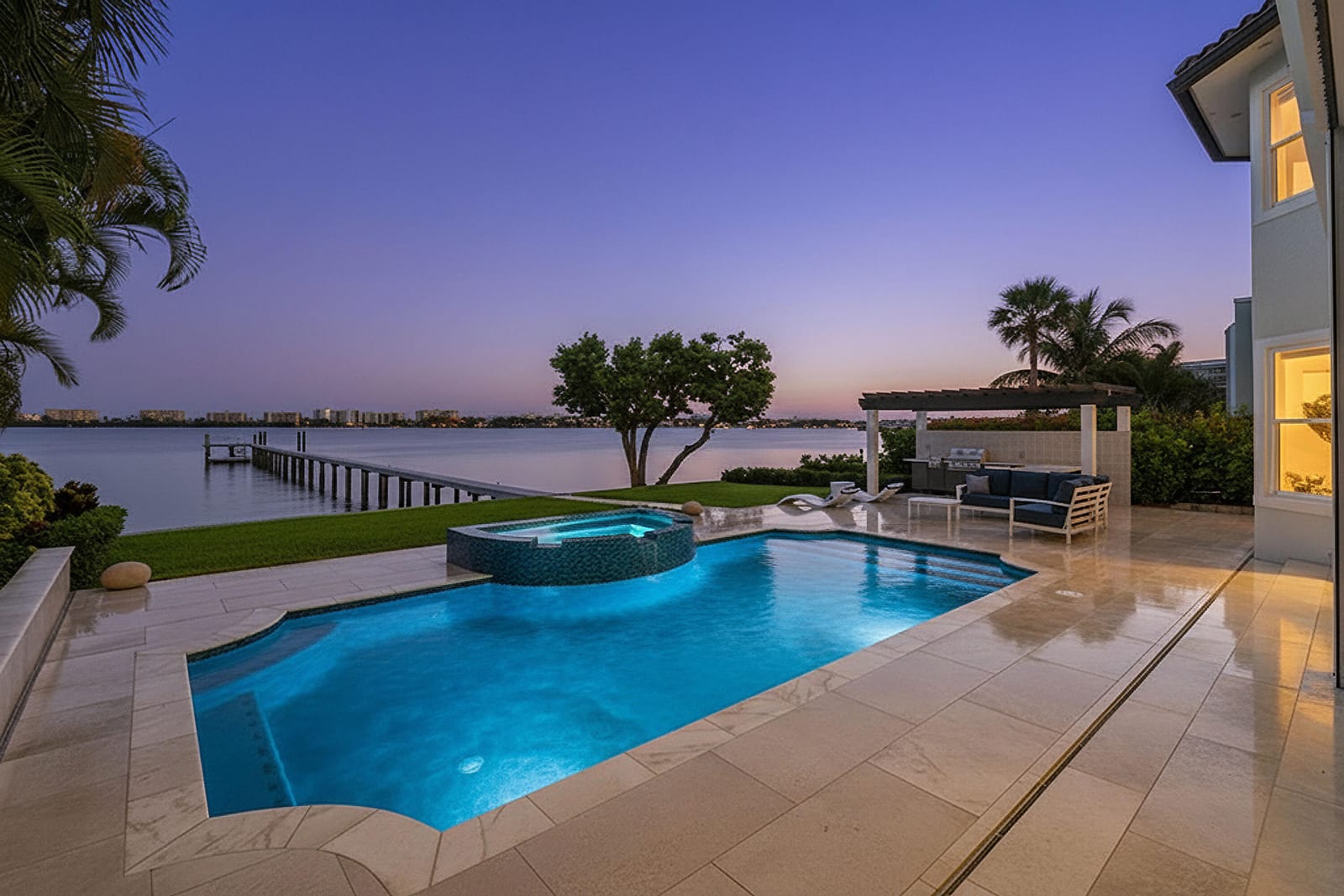 3 Lakeside Palms Court — photo 2