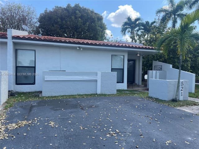 521 SW 93rd Court 521, Miami, FL 33174