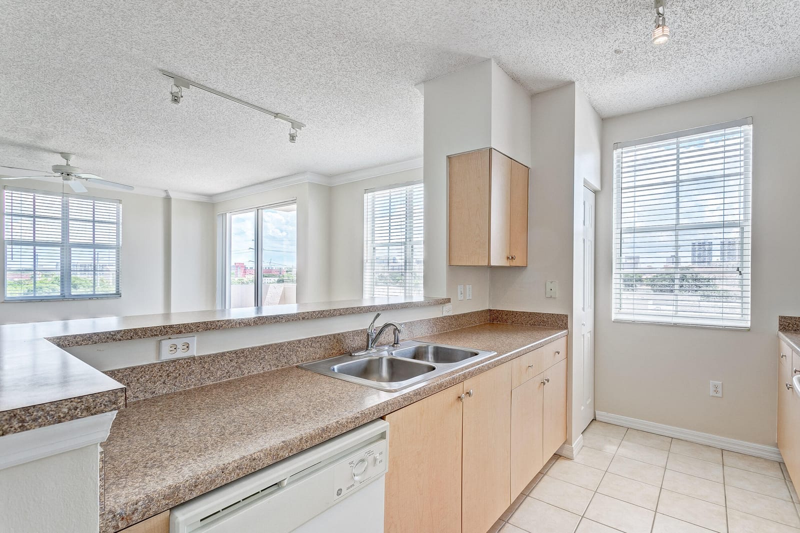 616 CLEARWATER PARK Road 602, West Palm Beach, FL 33401 photo 15
