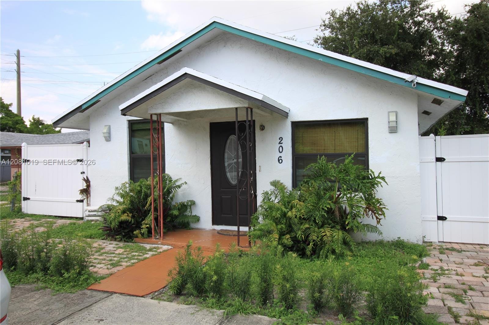 206 SW 2nd Terrace, Dania Beach, FL 33004