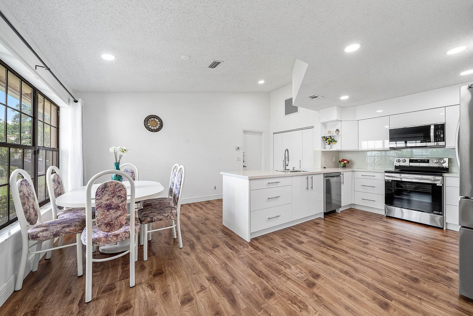 4830 BRIGHTON LAKES Boulevard — photo 8