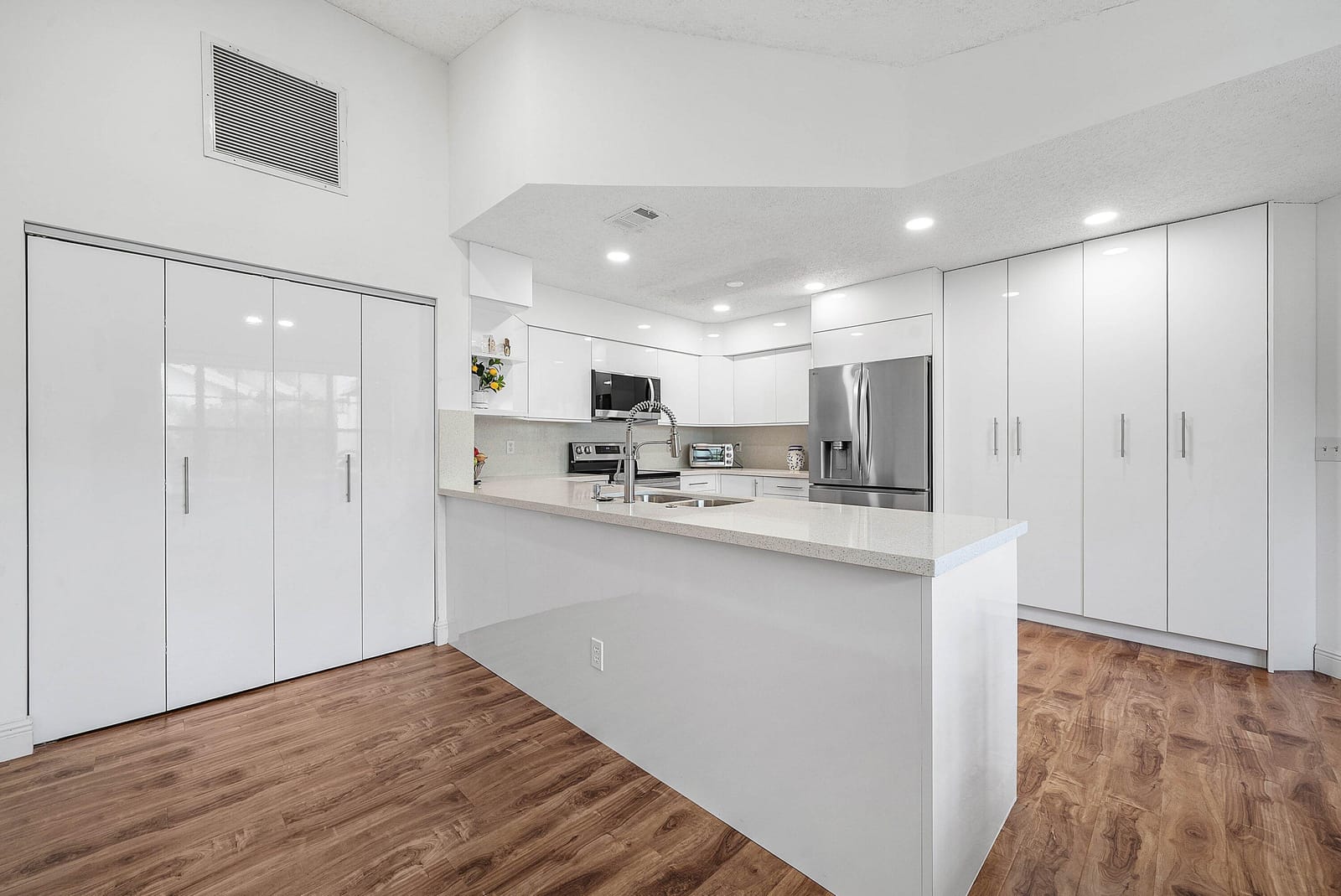 4830 BRIGHTON LAKES Boulevard — photo 10