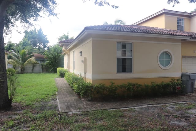 613 NW 21ST Avenue, Pompano Beach, FL 33069