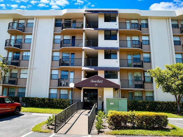 2701 Riverside Drive 203-B, Coral Springs, FL 33065
