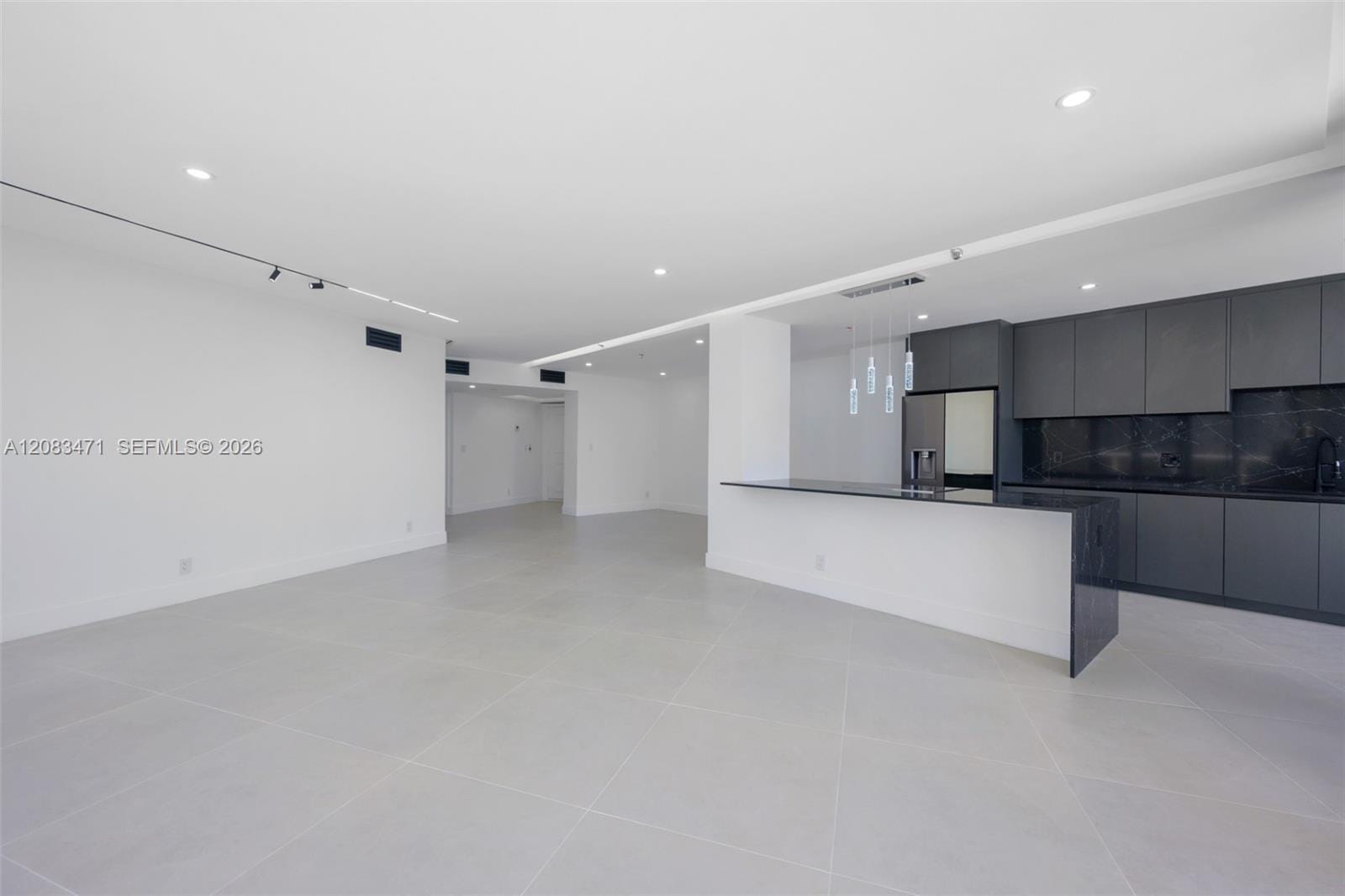 20281 E Country Club Drive 1008 — photo 2