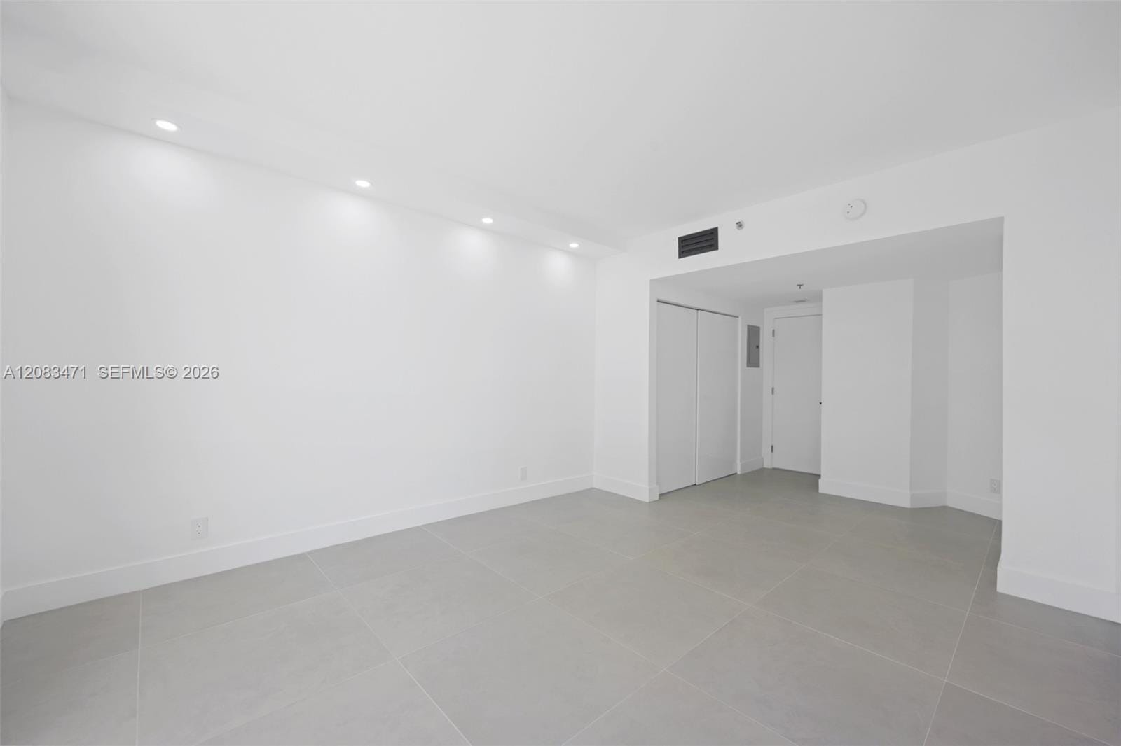 20281 E Country Club Drive 1008 — photo 11