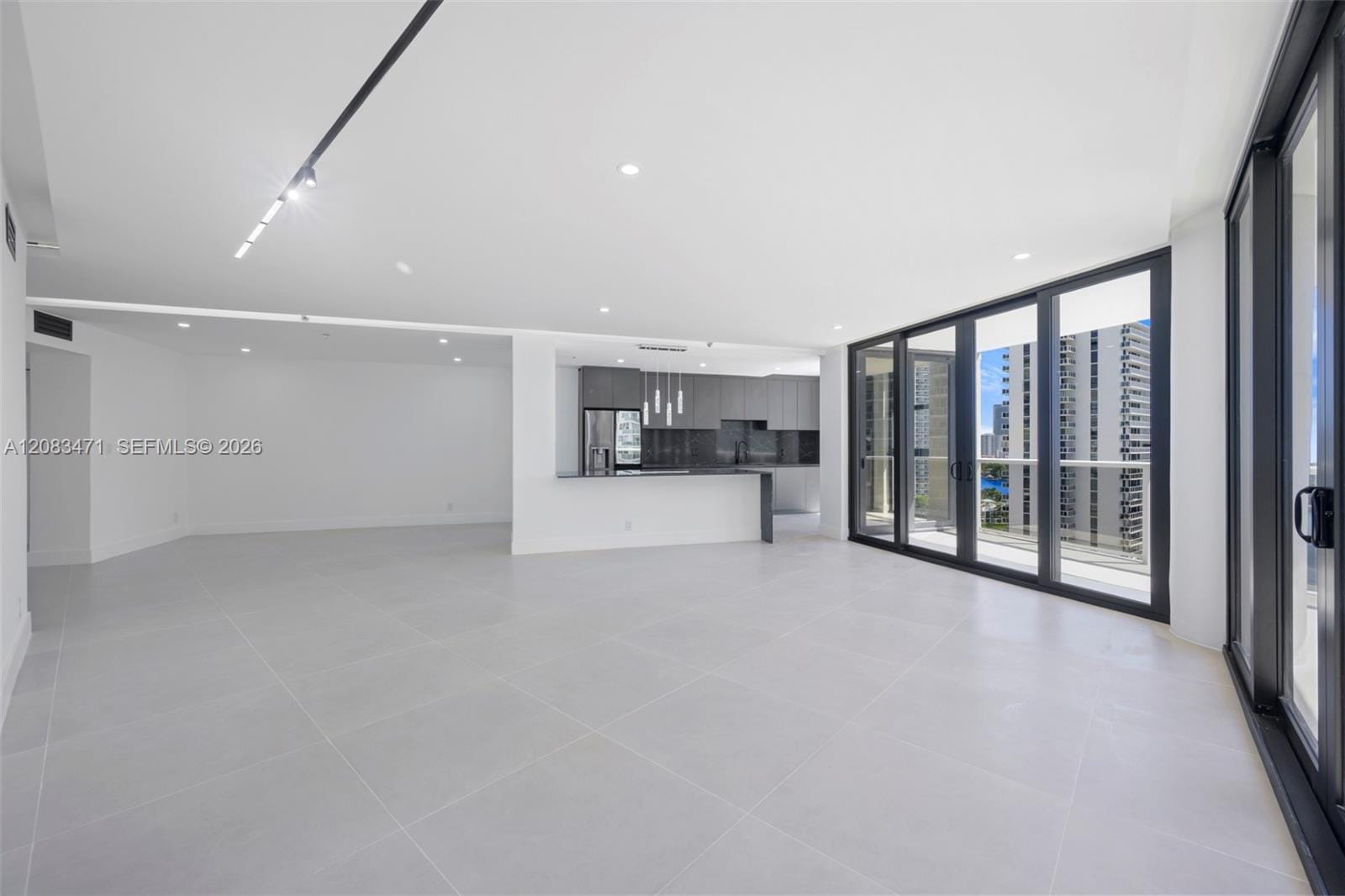 20281 E Country Club Drive 1008 — photo 4
