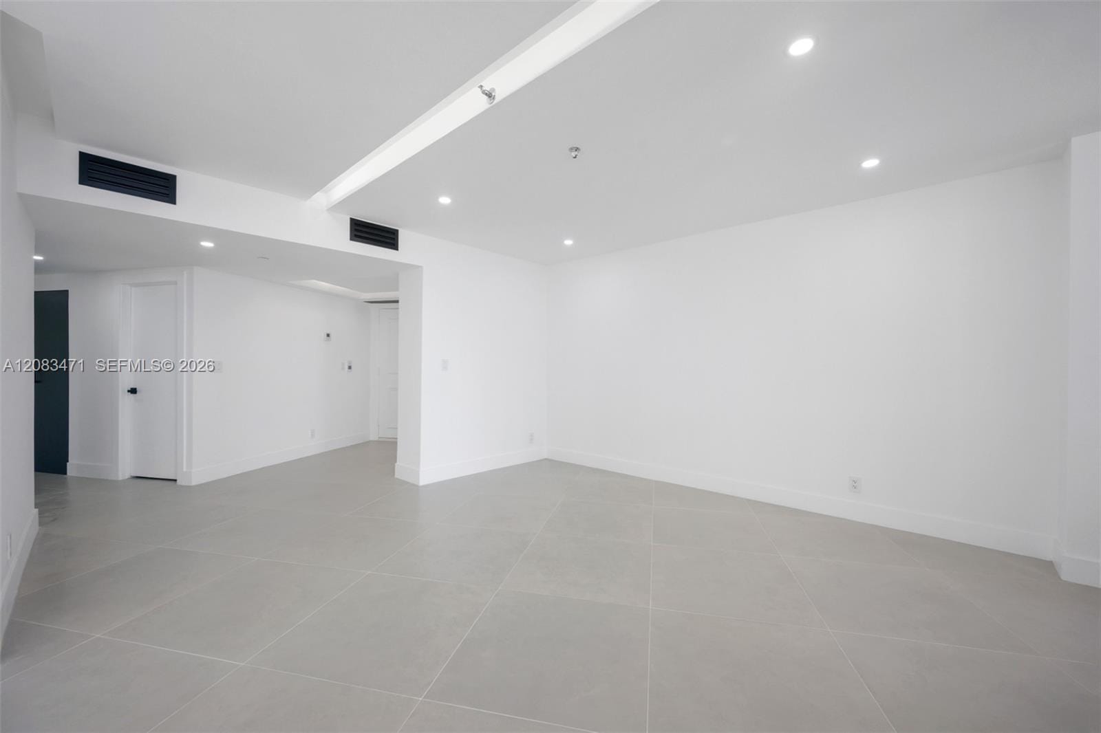 20281 E Country Club Drive 1008 — photo 10