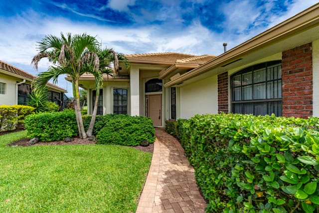 433 SW Jefferson Circle, Port St. Lucie, FL 34986