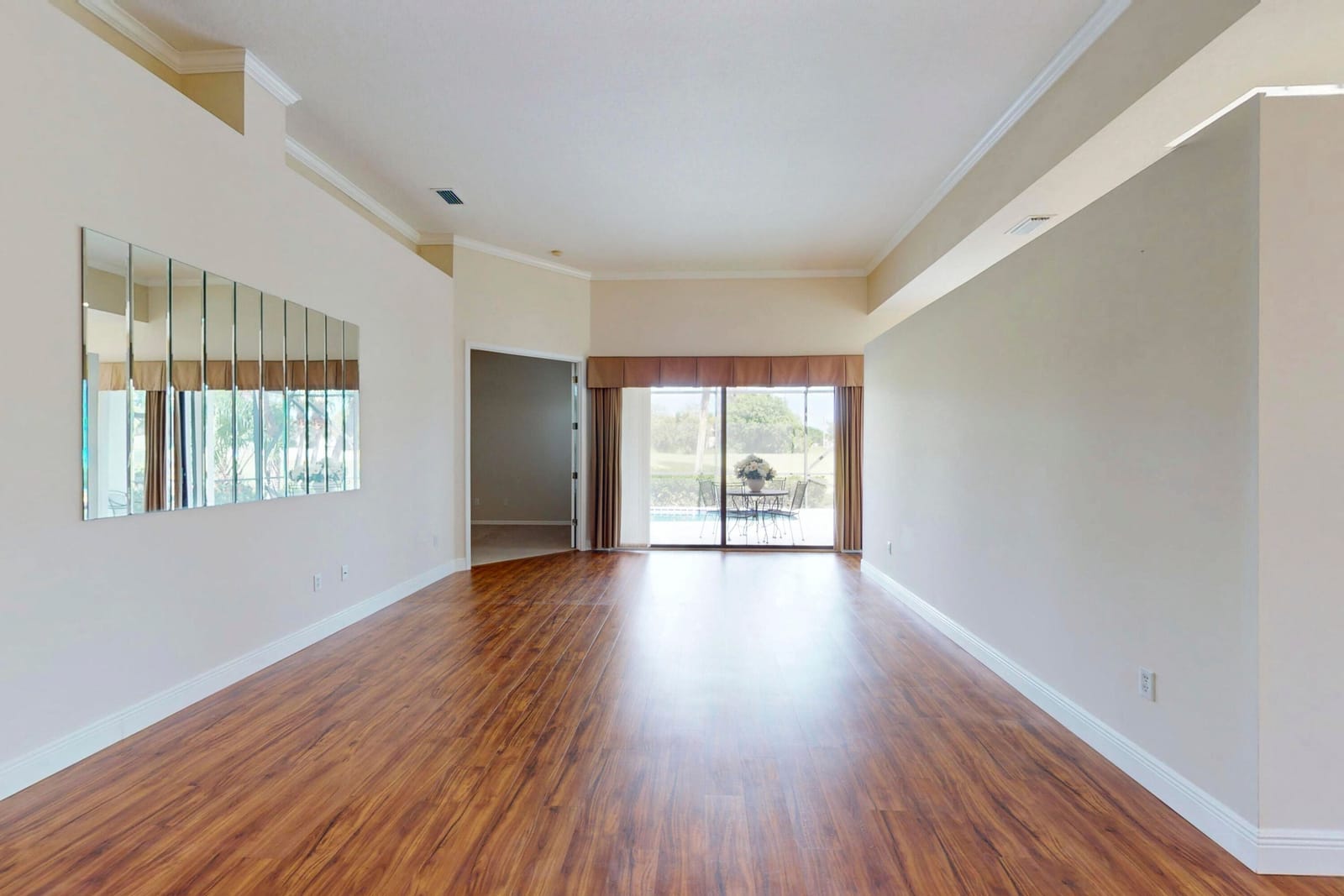 433 SW JEFFERSON Circle — photo 5