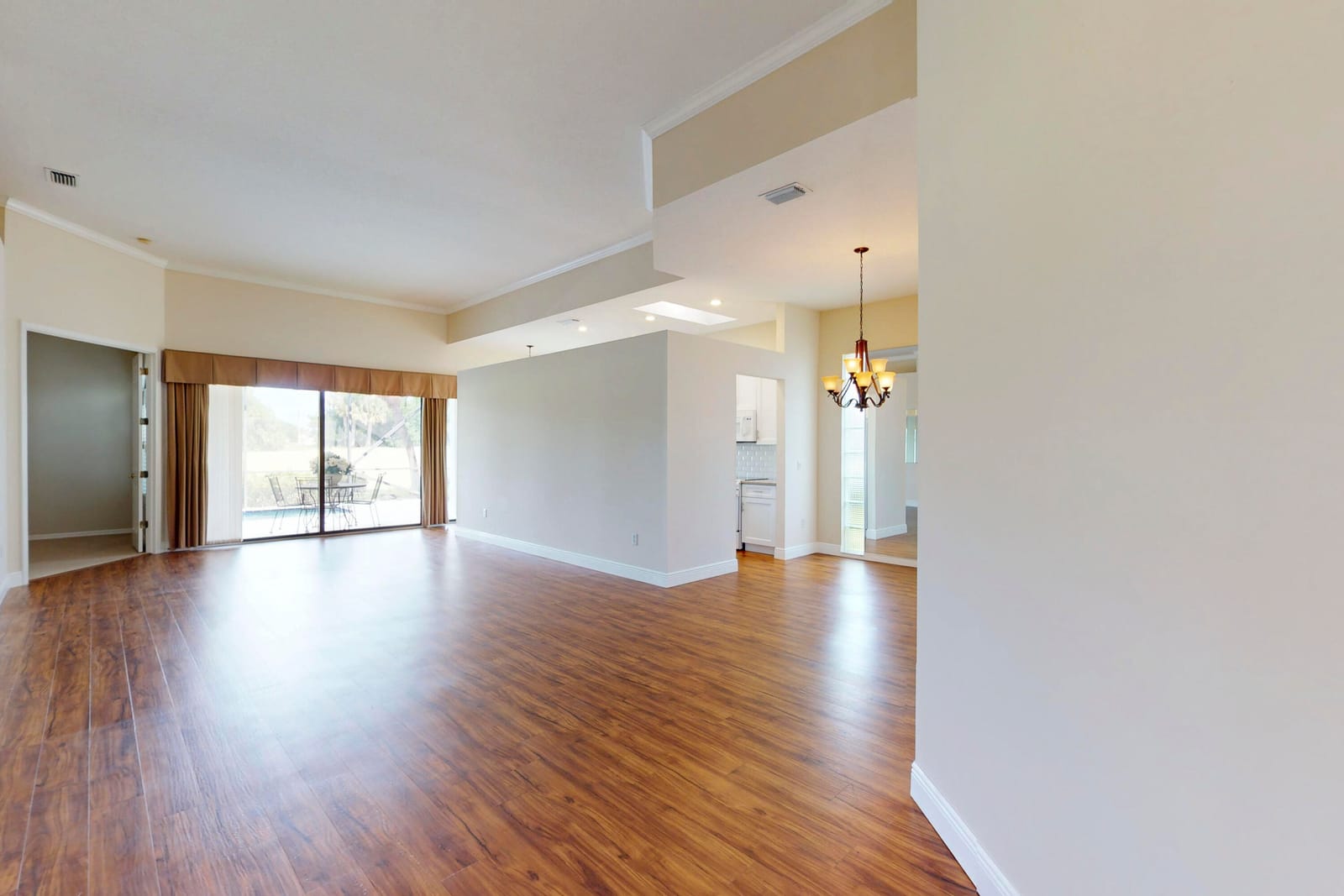 433 SW JEFFERSON Circle — photo 6