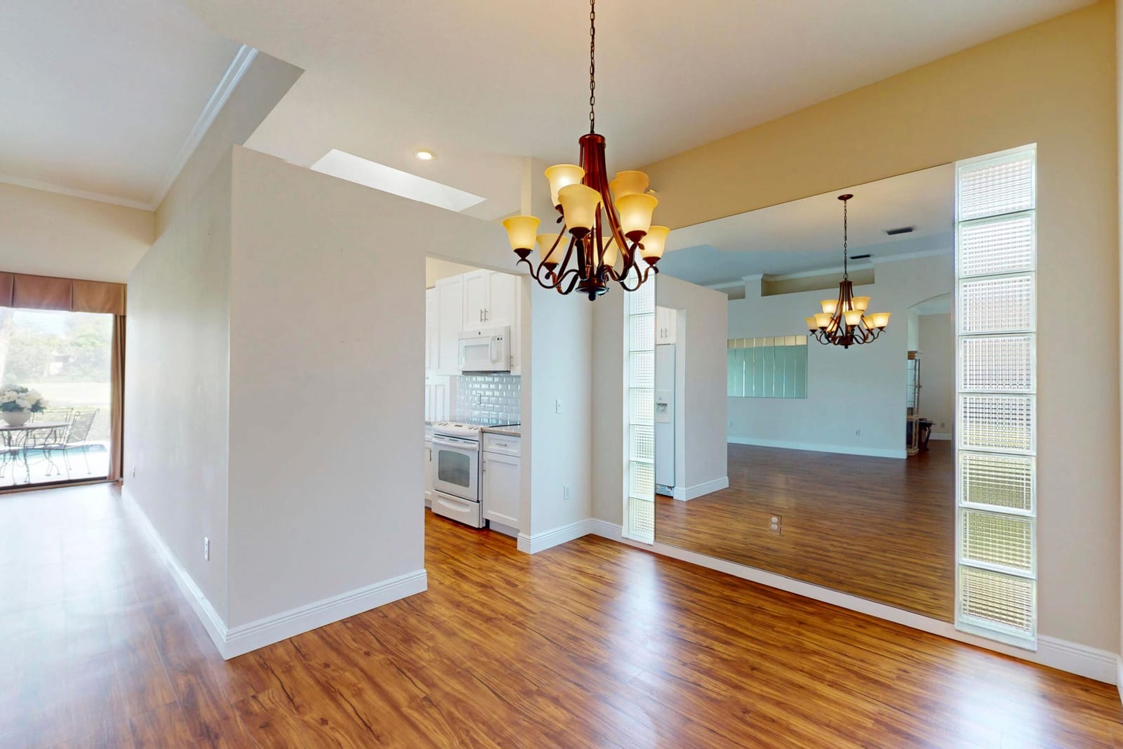 433 SW JEFFERSON Circle — photo 9