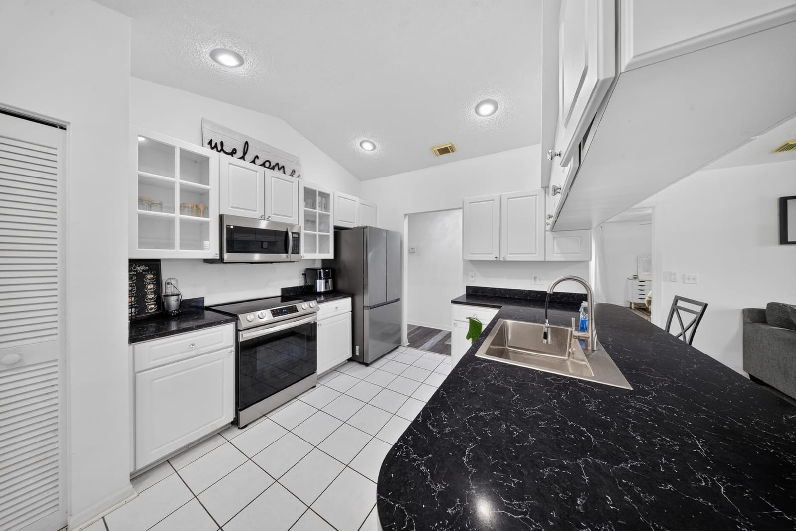 1792 SW COCHRAN Street — photo 3