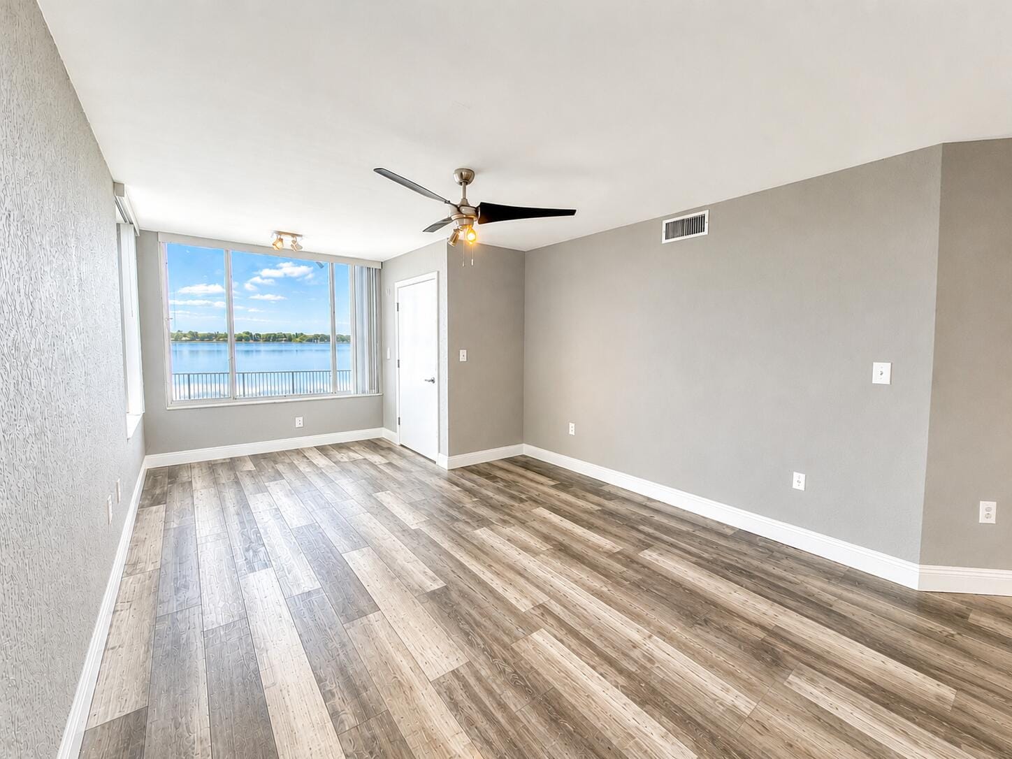 2831 N Oakland Forest Drive 101, Oakland Park, FL 33309 photo 2