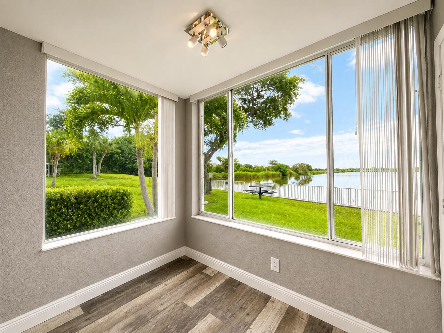 2831 N Oakland Forest Drive 101, Oakland Park, FL 33309