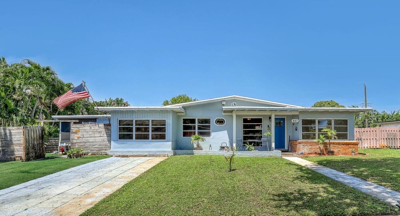 937 W DUVAL Street — photo 1
