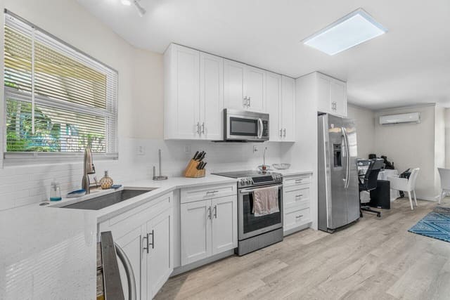 124 MAYFIELD Road W, Lantana, FL 33462