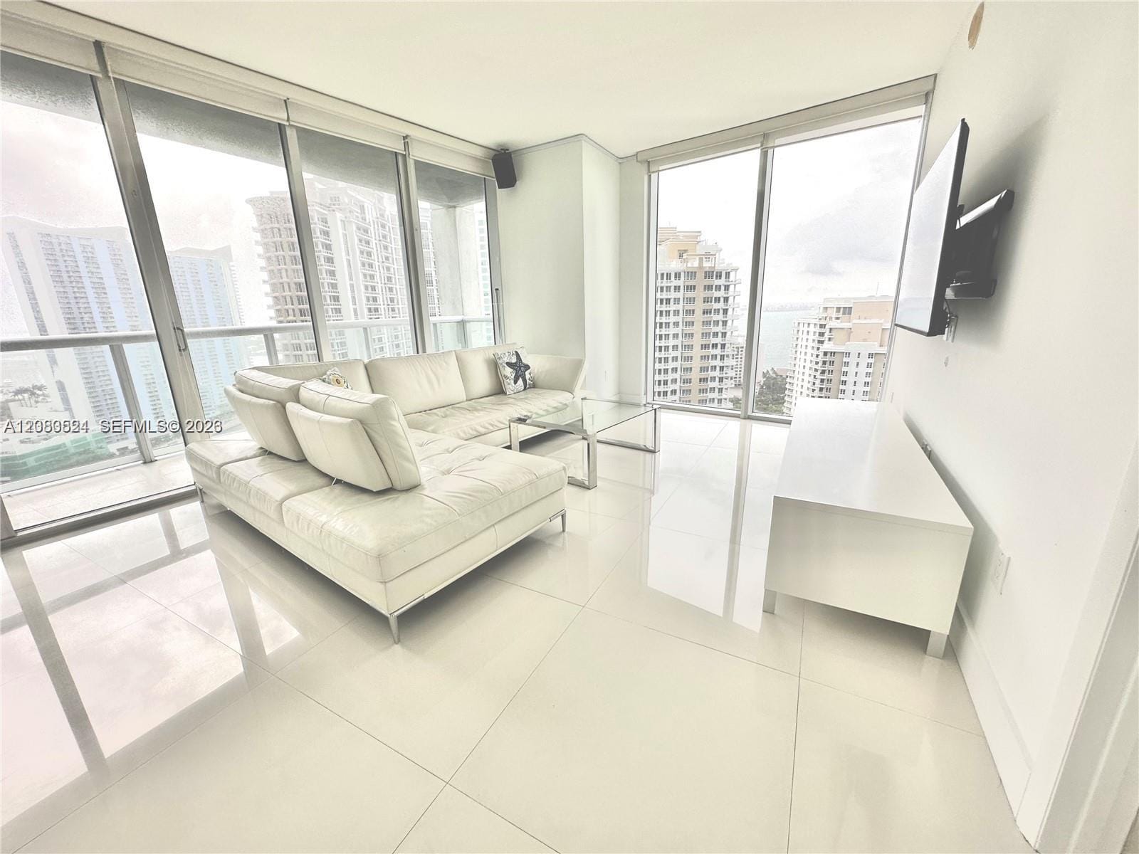 495 Brickell Avenue 2702 — photo 2