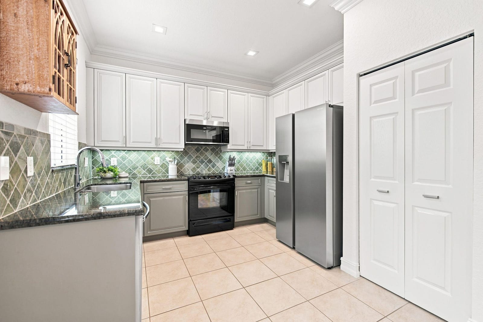 7830 JEWELWOOD Drive — photo 12