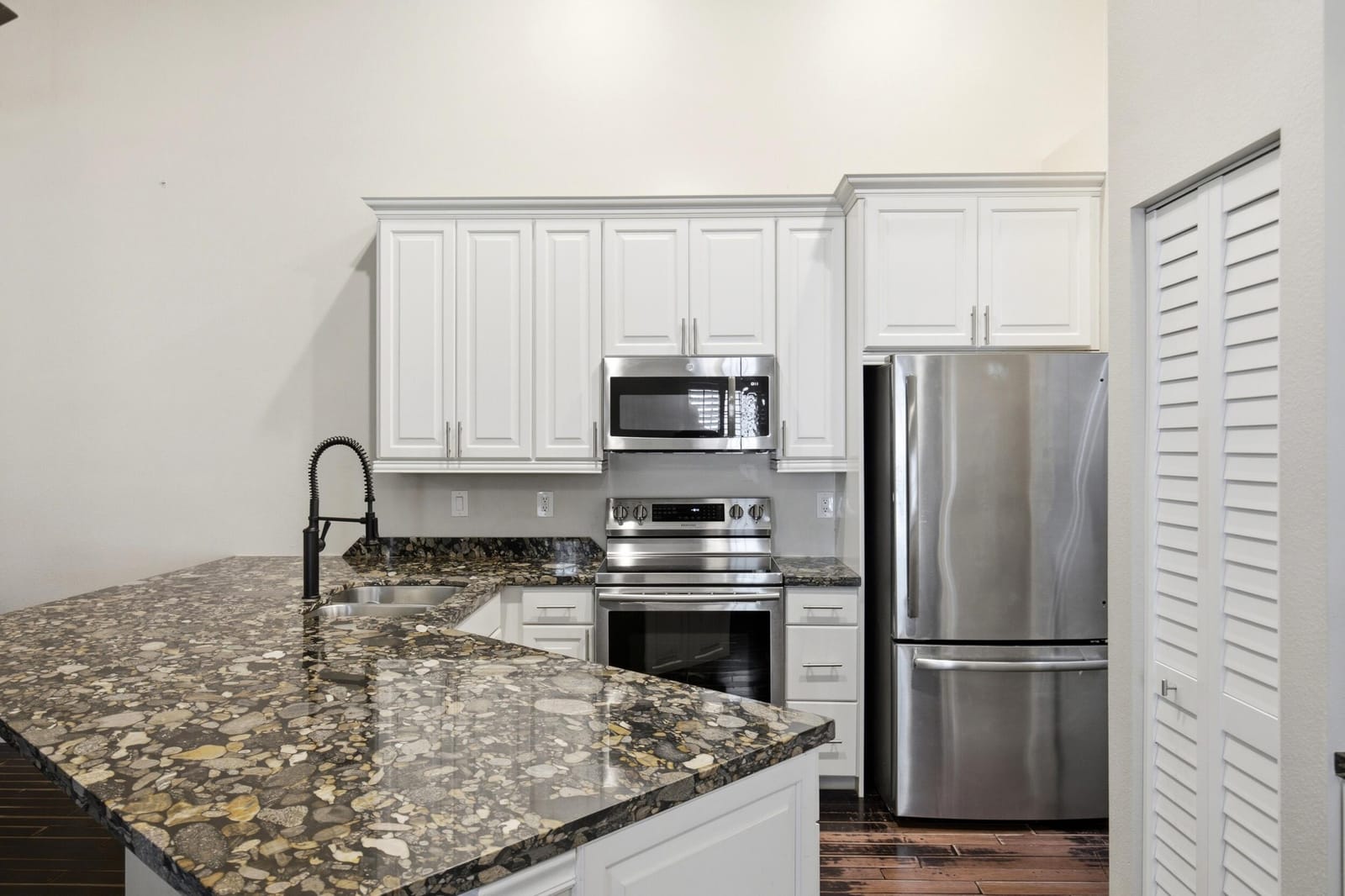 10725 PELICAN Drive — photo 3