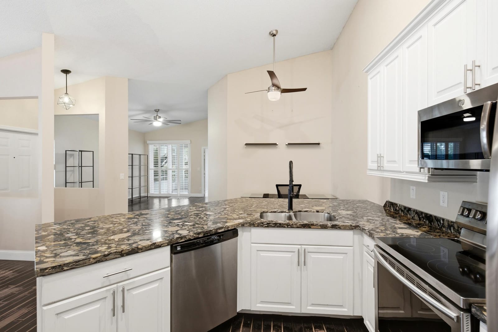 10725 PELICAN Drive — photo 9