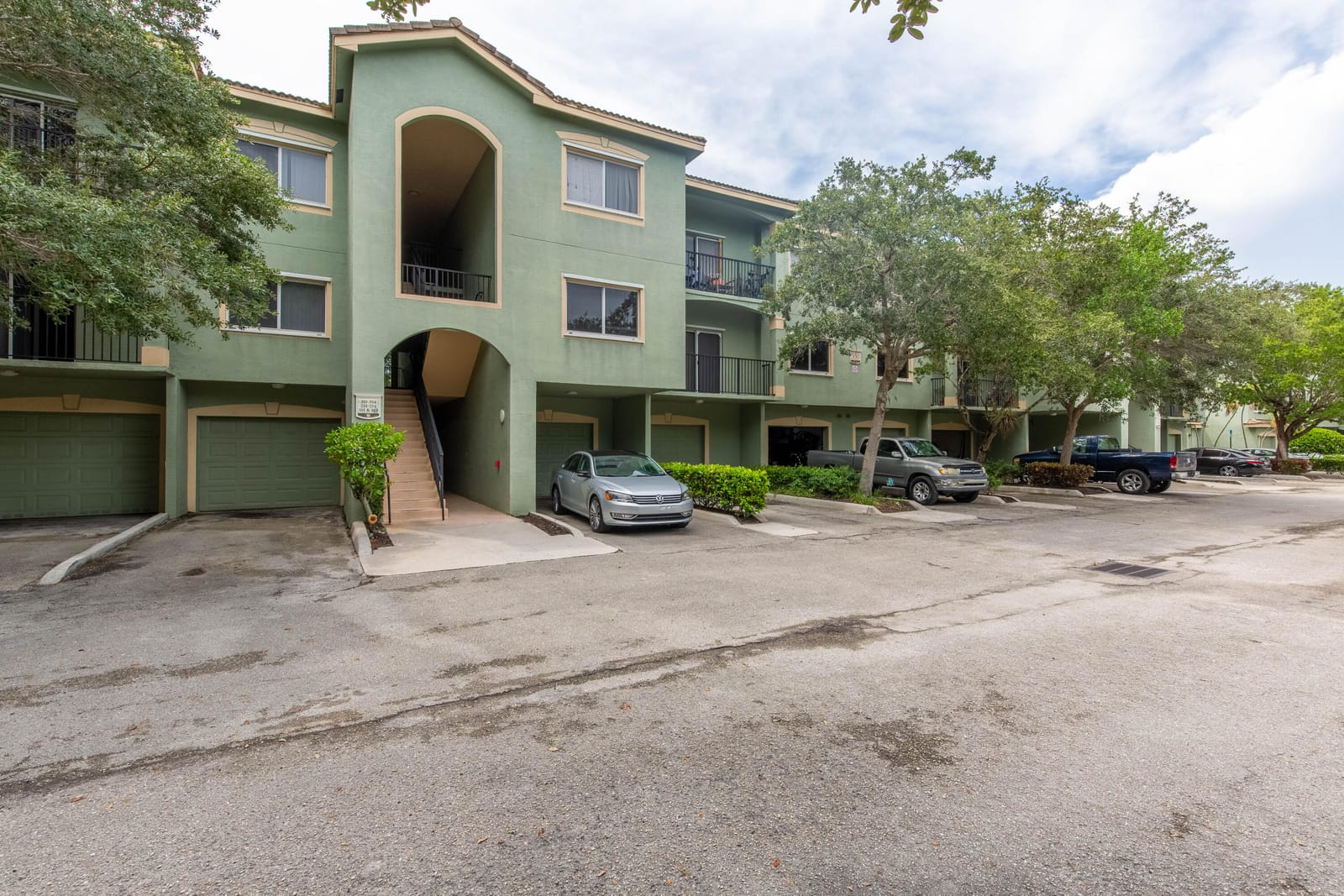 350 Crestwood Circle 203