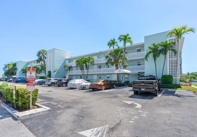 2758 NE 30th Avenue 3B, Lighthouse Point, FL 33064