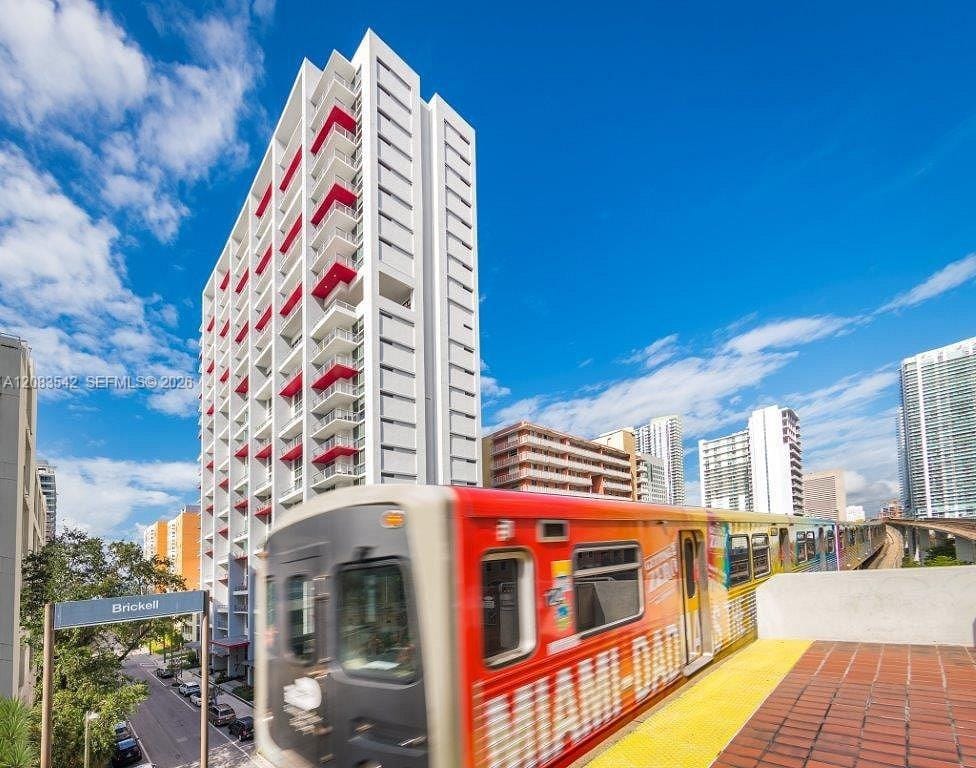 117 SW 10th Street 2005, Miami, FL 33130
