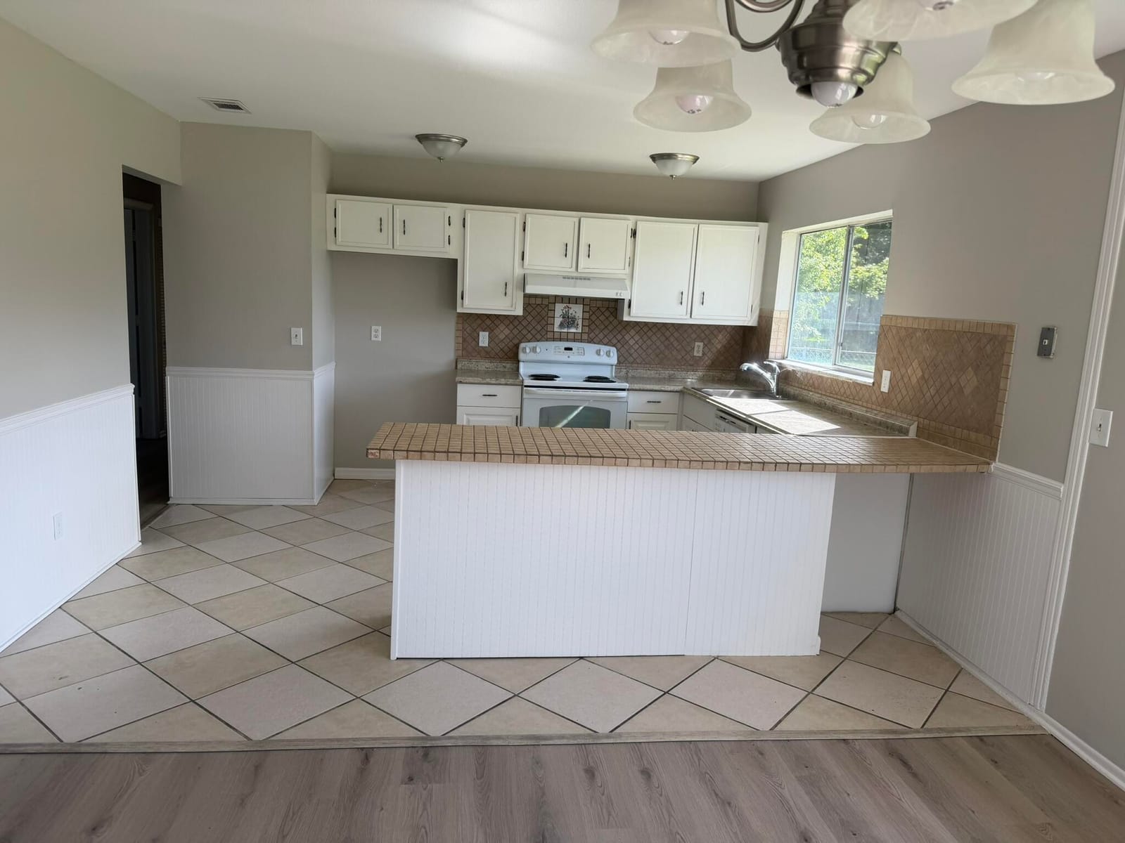 2931 SW BIRTLE Court — photo 4