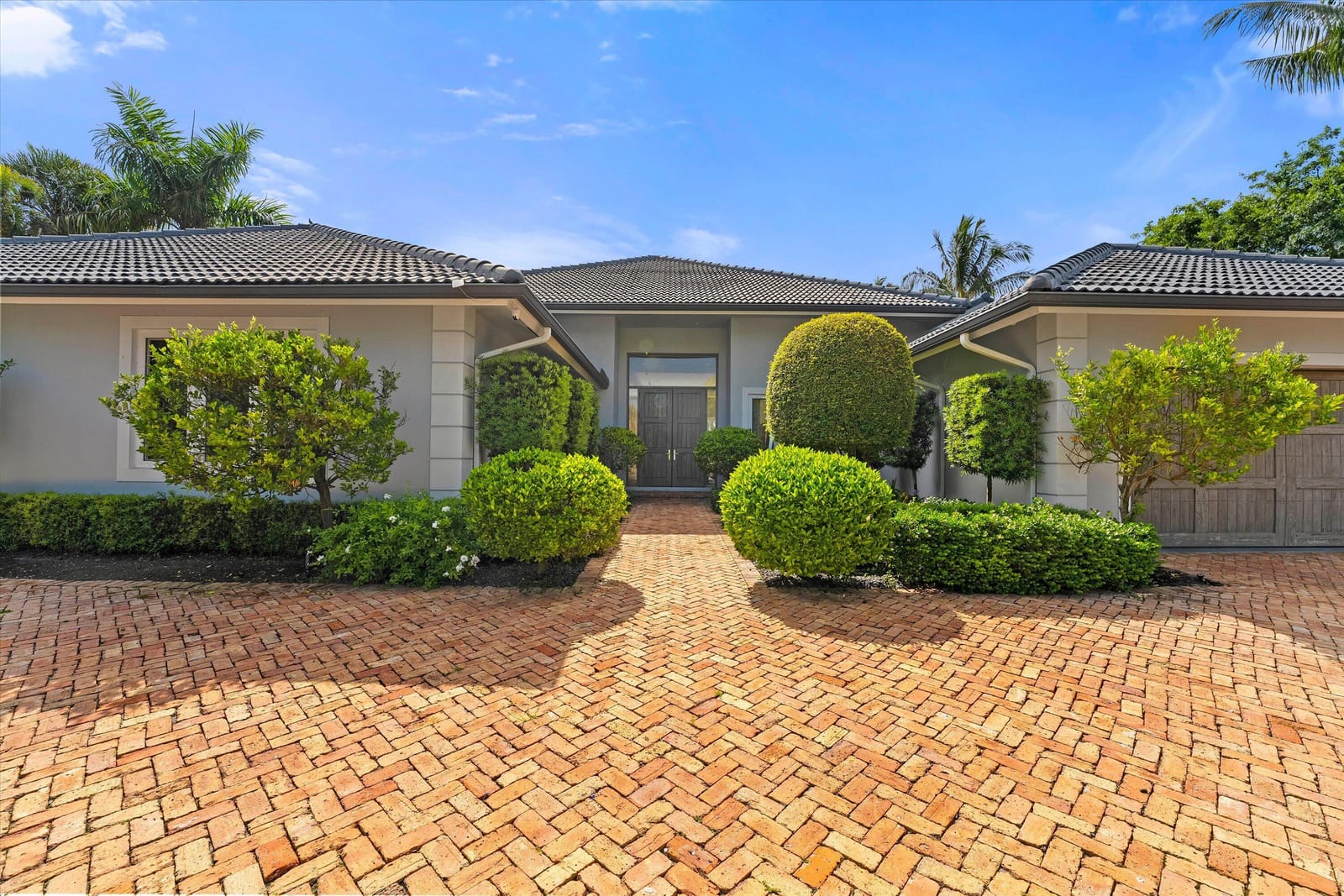 2440 Golf Brook Drive — photo 3