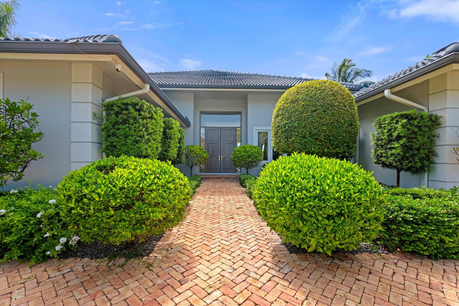2440 Golf Brook Drive — photo 4