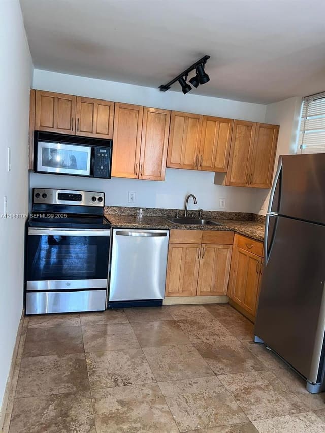 1801 S Treasure Drive 429, North Bay Village, FL 33141